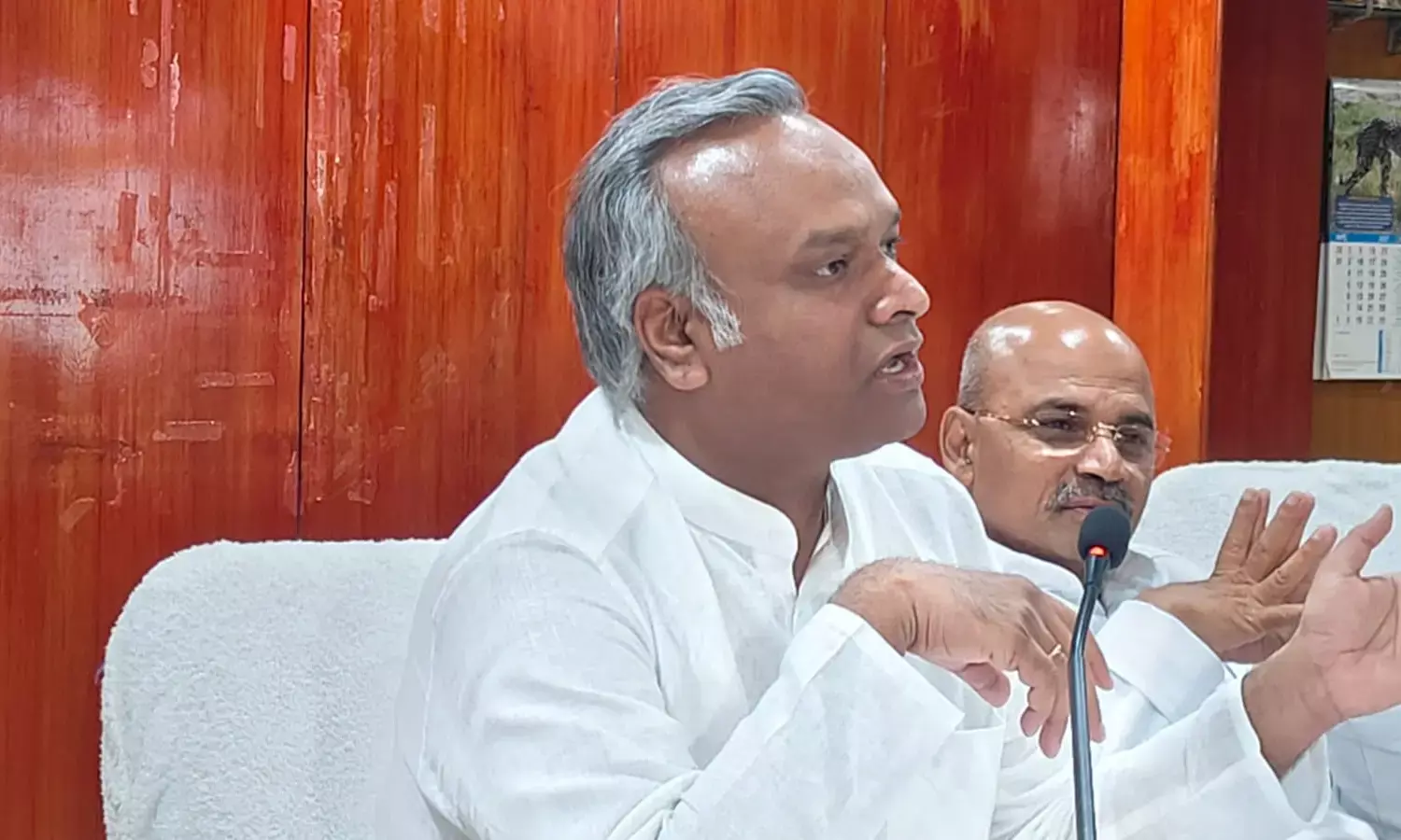 ಕುಡಿಯುವ ನೀರಿನ ಸಮಸ್ಯೆ ಪರಿಹಾರಕ್ಕೆ ಕಟ್ಟುನಿಟ್ಟಿನ ಕ್ರಮ: ಸಚಿವ ಪ್ರಿಯಾಂಕ್ ಖರ್ಗೆ ಸೂಚನೆ