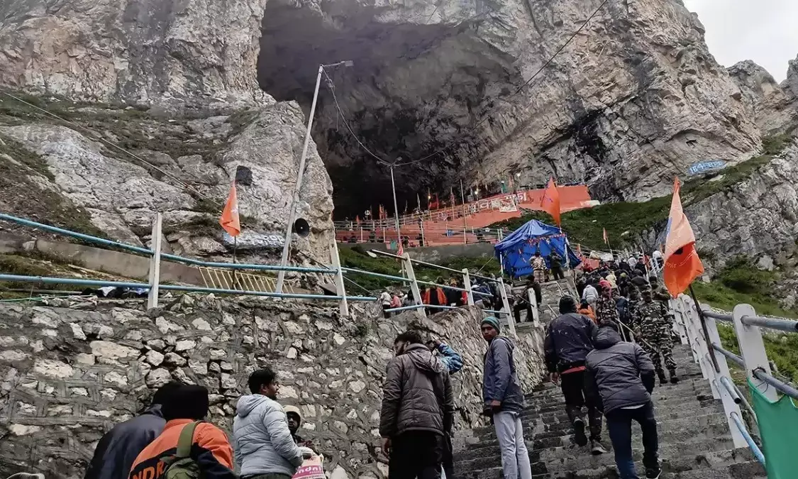 ಭಾರೀ ಮಳೆಯಿಂದಾಗಿ ಅಮರನಾಥ ಯಾತ್ರೆ ಸ್ಥಗಿತ; 370 ಯಾತ್ರಿಗಳಿಗೆ ಸೇನೆ ಆಶ್ರಯ