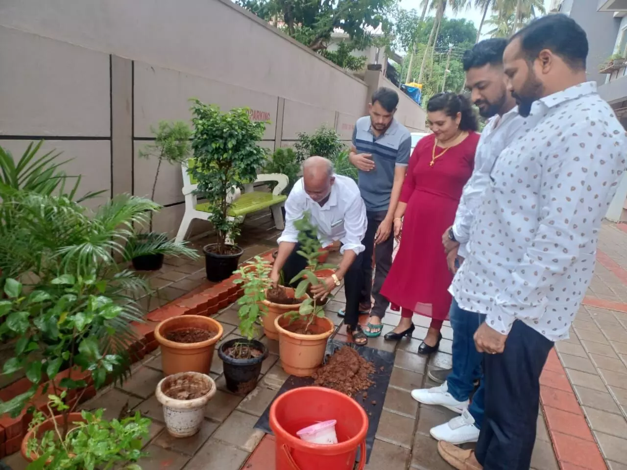 ಜೆಪ್ಪು: ವಿಶ್ವಾಸ ವೀನಸ್ ಅಪಾರ್ಟ್ ಮೆಂಟ್ ನಲ್ಲಿ ವನಮಹೋತ್ಸವ ಜೆಪ್ಪು: ವಿಶ್ವಾಸ ವೀನಸ್ ಅಪಾರ್ಟ್ ಮೆಂಟ್ ನಲ್ಲಿ ವನಮಹೋತ್ಸವ