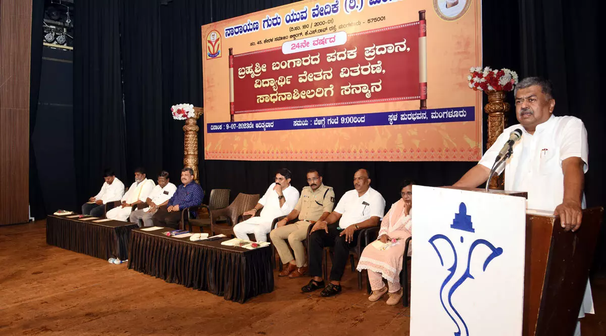 ಶಿಕ್ಷಣವನ್ನು ಉದ್ಯೋಗದ ದೃಷ್ಟಿಯಿಂದ ಪರಿಗಣಿಸಬೇಡಿ: ಬಿ.ಕೆ. ಹರಿಪ್ರಸಾದ್