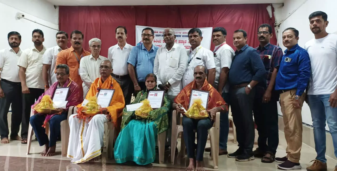 ಮುದ್ರಣಾಲಯಗಳ ಹಿರಿಯ ಕಾರ್ಮಿಕರಿಗೆ ಸನ್ಮಾನ -ಪ್ರತಿಭಾ ಪುರಸ್ಕಾರ