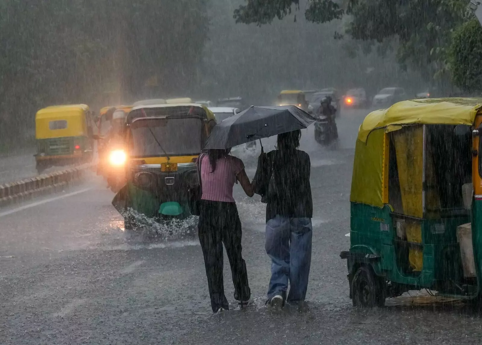 ಲಡಾಖ್: ಅಕಾಲಿಕ ಹಿಮಪಾತ, ಭಾರೀ ಮಳೆ ರೆಡ್ ಅಲರ್ಟ್ ಘೋಷಿಸಿದ ಐಎಂಡಿ ಲಡಾಖ್: ಅಕಾಲಿಕ ಹಿಮಪಾತ, ಭಾರೀ ಮಳೆ ರೆಡ್ ಅಲರ್ಟ್ ಘೋಷಿಸಿದ ಐಎಂಡಿ