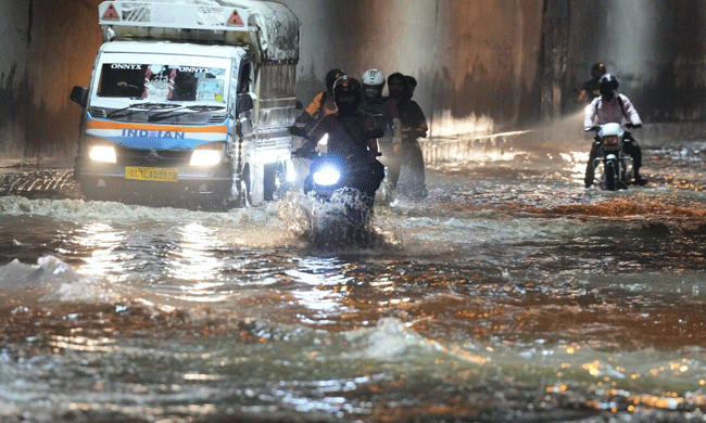 ರಾಷ್ಟ್ರ ರಾಜಧಾನಿಯಲ್ಲಿ ನೆರೆ ಪರಿಸ್ಥಿತಿ: ಸರ್ಕಾರಿ ಅಧಿಕಾರಿಗಳ ರಜೆ ರದ್ದು ಪಡಿಸಿದ ದಿಲ್ಲಿ ಸಿಎಂ ಕೇಜ್ರಿವಾಲ್‌