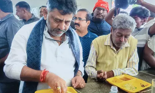 ಡಿಸಿಎಂ ಧಿಡೀರ್ ಬೆಂಗಳೂರು ರೌಂಡ್ಸ್; ಇಂದಿರಾ ಗಾಂಧಿ ಕ್ಯಾಂಟೀನ್ ಪರಿಶೀಲನೆ