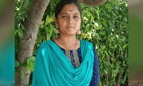 ಚೆನ್ನೈ: ಮೊಬೈಲ್‌ ದರೋಡೆಕೋರರ ವಿರುದ್ಧ ಹೋರಾಡುವಾಗ ರೈಲಿನಿಂದ ಬಿದ್ದು ಯುವತಿ ಸಾವು