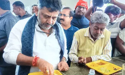 ವಾರಕ್ಕೊಮ್ಮೆ ಇಂದಿರಾ ಕ್ಯಾಂಟೀನ್ ಗುಣಮಟ್ಟ ಪರಿಶೀಲಿಸಲು ಡಿ.ಕೆ.ಶಿವಕುಮಾರ್ ಸೂಚನೆ