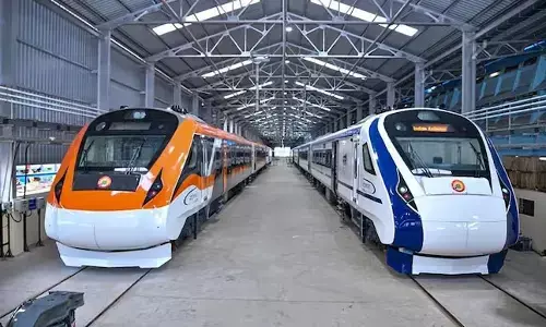 ಹೊಸ ವಂದೇ ಭಾರತ್ ಎಕ್ಸ್‌ಪ್ರೆಸ್‌ ರೈಲಿನ ಬಣ್ಣ ʼಕೇಸರಿʼಗೆ ಬದಲಾವಣೆ