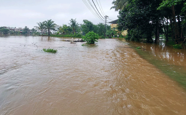 ಬೈಂದೂರು: ಭಾರೀ ಮಳೆಗೆ ಮನೆ ಸಂಪೂರ್ಣ ಹಾನಿ; 5 ಲಕ್ಷ ರೂ.ನಷ್ಟ ಬೈಂದೂರು: ಭಾರೀ ಮಳೆಗೆ ಮನೆ ಸಂಪೂರ್ಣ ಹಾನಿ; 5 ಲಕ್ಷ ರೂ.ನಷ್ಟ