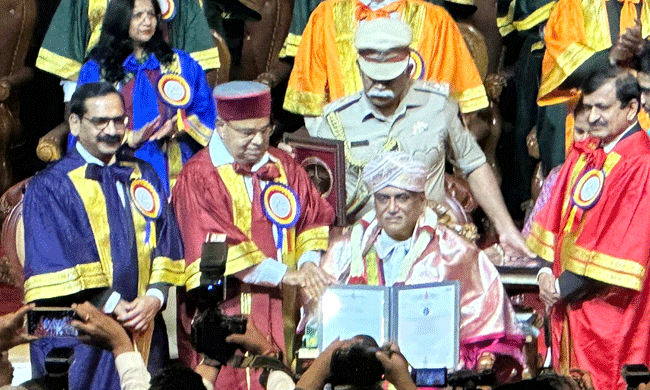 ಪ್ರೆಸಿಡೆನ್ಸಿ ವಿವಿ ಕುಲಪತಿ ನಿಸಾರ್ ಅಹ್ಮದ್‌ರಿಗೆ ರಾಜ್ಯಪಾಲರಿಂದ ಗೌರವ ಡಾಕ್ಟರೇಟ್ ಪ್ರದಾನ
