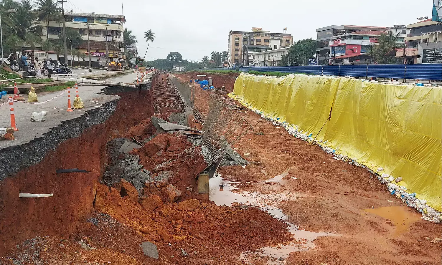 ಸಂತೆಕಟ್ಟೆ ಅಂಡರ್ಪಾಸ್ ಕಾಮಗಾರಿ: ರಸ್ತೆ ಸಮೇತ ಮಣ್ಣು ಕುಸಿತ
