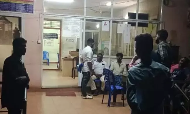 ಬಜ್ಪೆ| ದಲಿತ ಯುವತಿಗೆ ಜಾತಿ ನಿಂದನೆ ಆರೋಪ: ಪ್ರಕರಣ ದಾಖಲಿಸುವಂತೆ ಆಗ್ರಹಿಸಿ ಪೊಲೀಸ್ ಠಾಣೆಯೆದುರು ಧರಣಿ