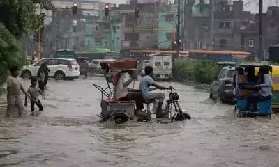 ದೆಹಲಿ ಎನ್ ಸಿ ಆರ್: ದಾಖಲೆ ಮಳೆಗೆ ಜನಜೀವನ ಅಸ್ತವ್ಯಸ್ತ, 6 ಮಂದಿ ಮೃತ್ಯು