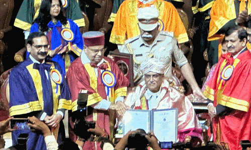ಪ್ರೆಸಿಡೆನ್ಸಿ ವಿವಿ ಕುಲಪತಿ ನಿಸಾರ್ ಅಹ್ಮದ್‌ರಿಗೆ ರಾಜ್ಯಪಾಲರಿಂದ ಗೌರವ ಡಾಕ್ಟರೇಟ್ ಪ್ರದಾನ