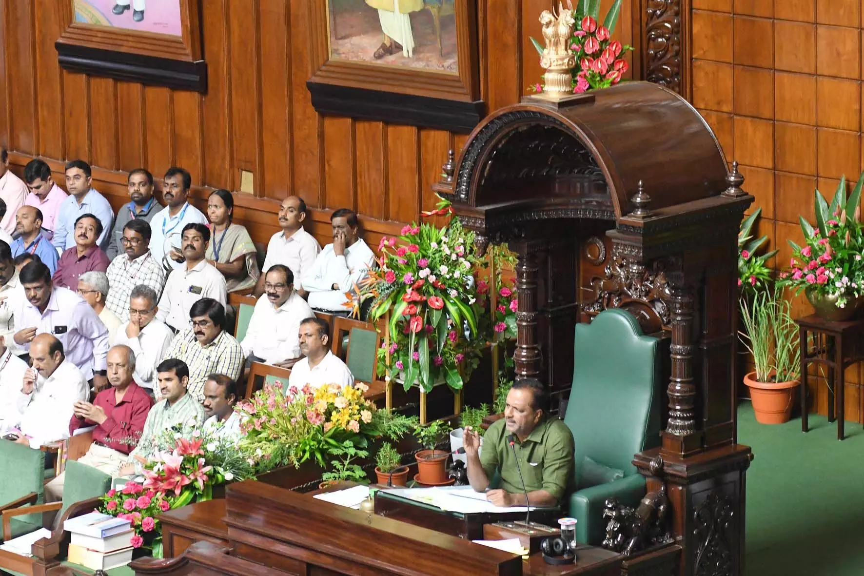 ಗದ್ದಲದ ನಡುವೆ ಸ್ಪೀಕರ್ ಯು.ಟಿ.ಖಾದರ್ ರೂಲಿಂಗ್ ಗದ್ದಲದ ನಡುವೆ ಸ್ಪೀಕರ್ ಯು.ಟಿ.ಖಾದರ್ ರೂಲಿಂಗ್