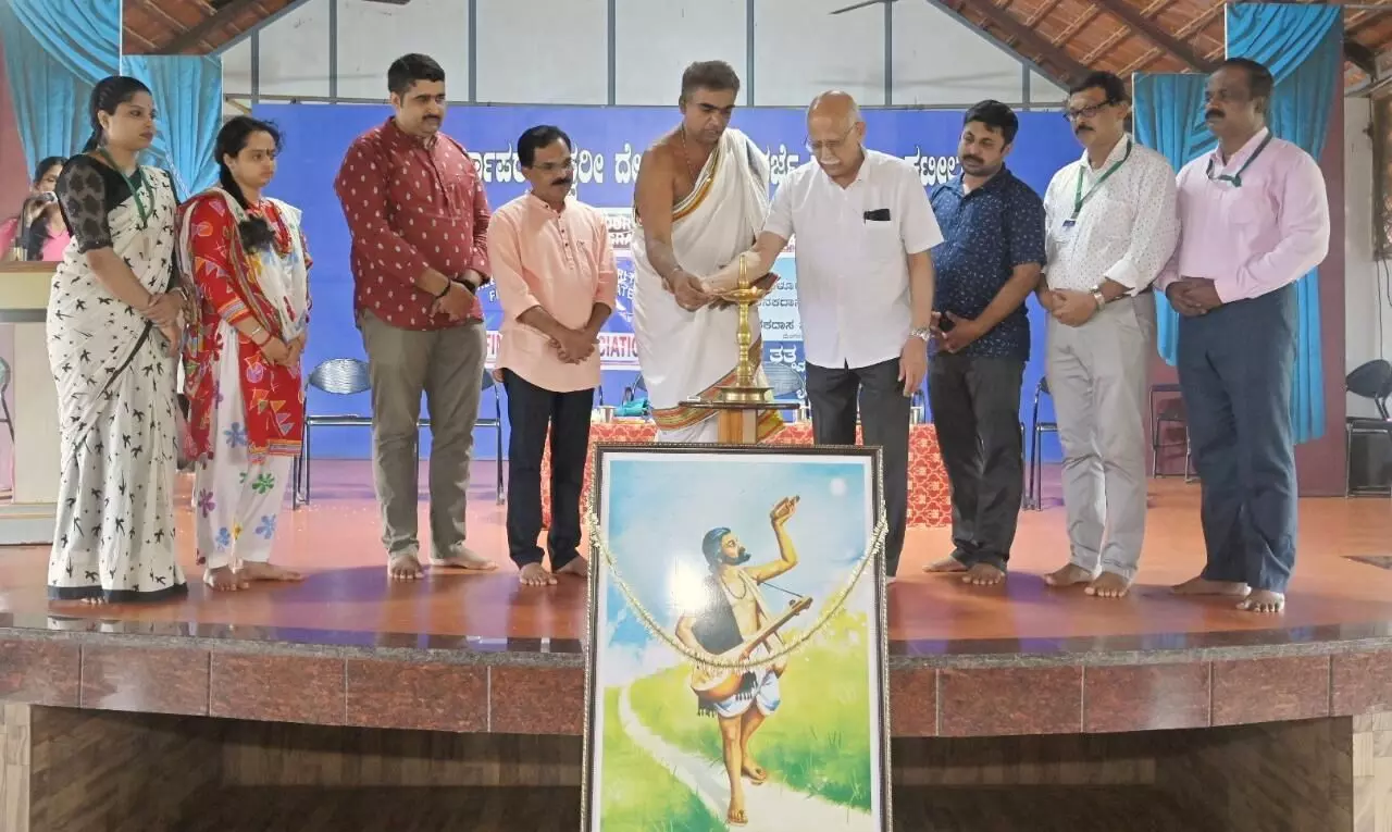 ಕನಕದಾಸರನ್ನು ಒಂದು ಜಾತಿಗೆ ಸೀಮಿತಗೊಳಿಸುವುದು ಸರಿಯಲ್ಲ : ಅಸ್ರಣ್ಣ ಕನಕದಾಸರನ್ನು ಒಂದು ಜಾತಿಗೆ ಸೀಮಿತಗೊಳಿಸುವುದು ಸರಿಯಲ್ಲ : ಅಸ್ರಣ್ಣ