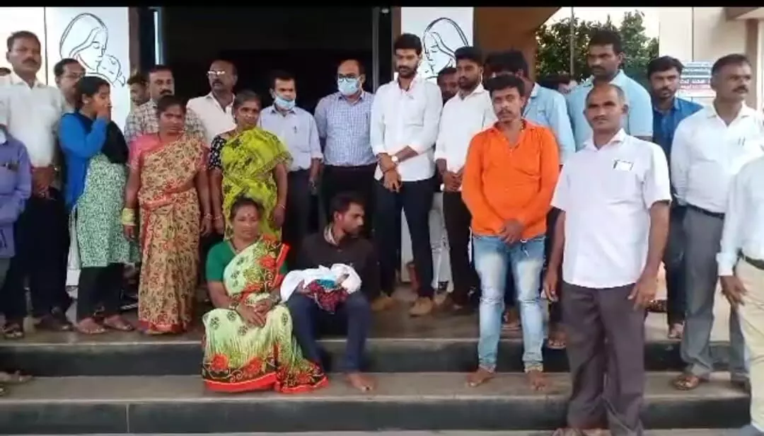 ಸಾಗರ | ವೈದ್ಯಕೀಯ ಸಿಬ್ಬಂದಿಯ ನಿರ್ಲಕ್ಷದಿಂದ ಮಗು ಮೃತ್ಯು; ಆರೋಪ ಸಾಗರ | ವೈದ್ಯಕೀಯ ಸಿಬ್ಬಂದಿಯ ನಿರ್ಲಕ್ಷದಿಂದ ಮಗು ಮೃತ್ಯು; ಆರೋಪ