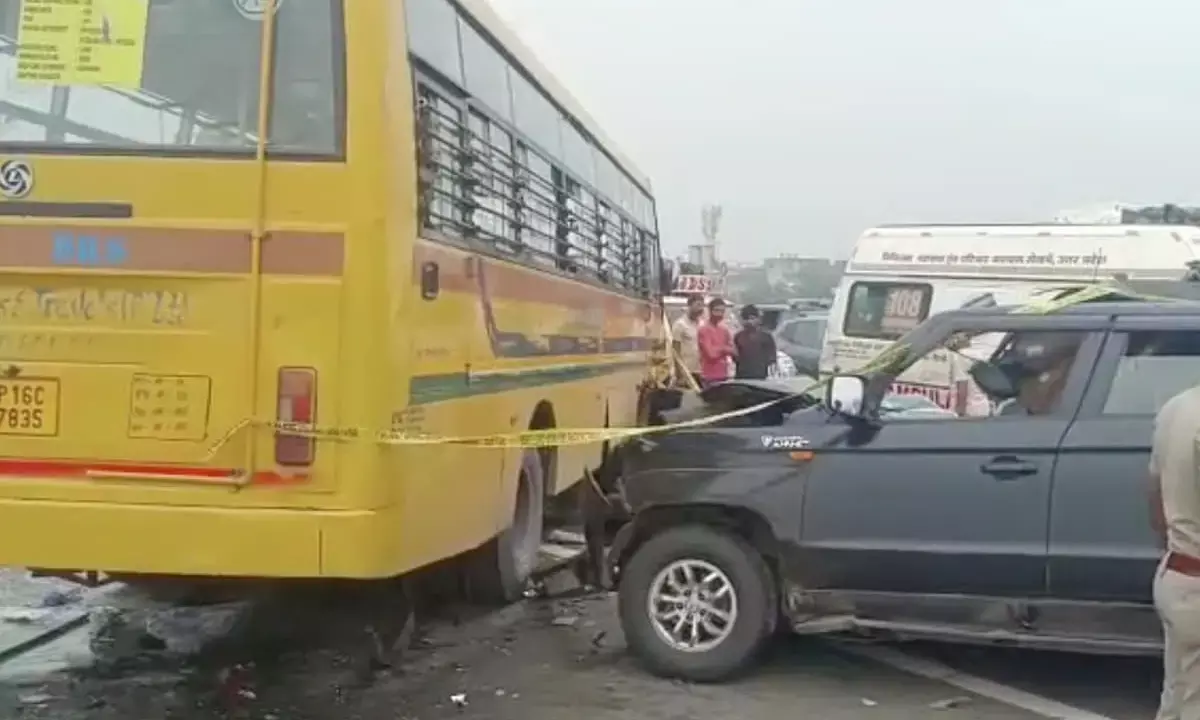 ದಿಲ್ಲಿ-ಮೀರತ್ ಎಕ್ಸ್ ಪ್ರೆಸ್ ವೇ ನಲ್ಲಿ ಶಾಲಾ ಬಸ್-ಕಾರಿನ ನಡುವೆ ಢಿಕ್ಕಿ, ಆರು ಮಂದಿ ಮೃತ್ಯು