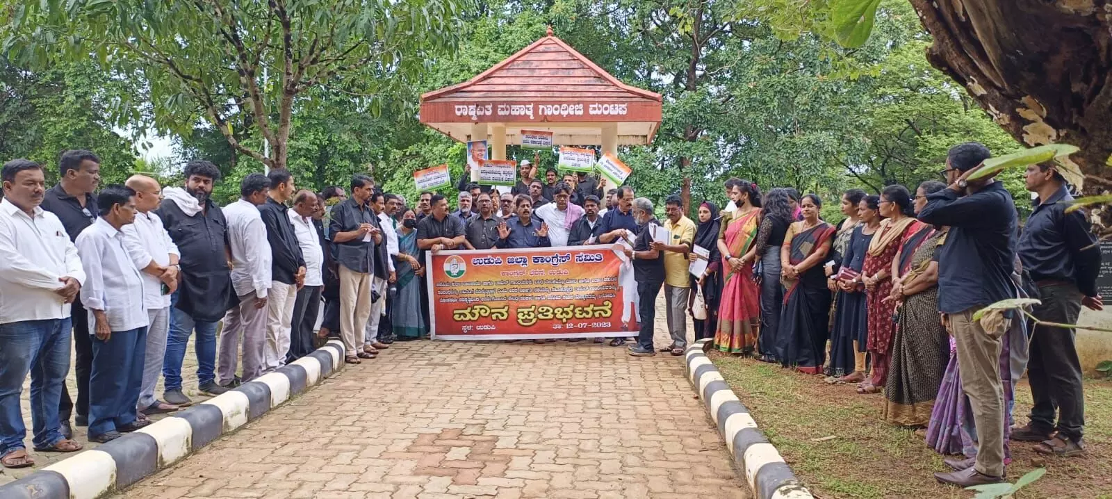 ಉಡುಪಿ: ಕೇಂದ್ರ ಸರಕಾರದ ವಿರುದ್ಧ ಕಾಂಗ್ರೆಸ್ ಮೌನ ಪ್ರತಿಭಟನೆ
