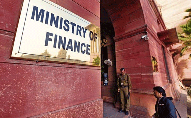 ಪಾಕ್ ಮೊಬೈಲ್ ಸಂಖ್ಯೆಯಲ್ಲಿ ವರ್ಗೀಕೃತ ಮಾಹಿತಿ ಸೋರಿಕೆ ಮಾಡಿದ ಆರೋಪ: ಹಣಕಾಸು ಸಚಿವಾಲಯದ ಉದ್ಯೋಗಿ ನವೀನ್ ಪಾಲ್ ಬಂಧನ ಪಾಕ್ ಮೊಬೈಲ್ ಸಂಖ್ಯೆಯಲ್ಲಿ ವರ್ಗೀಕೃತ ಮಾಹಿತಿ ಸೋರಿಕೆ ಮಾಡಿದ ಆರೋಪ: ಹಣಕಾಸು ಸಚಿವಾಲಯದ ಉದ್ಯೋಗಿ ನವೀನ್ ಪಾಲ್ ಬಂಧನ