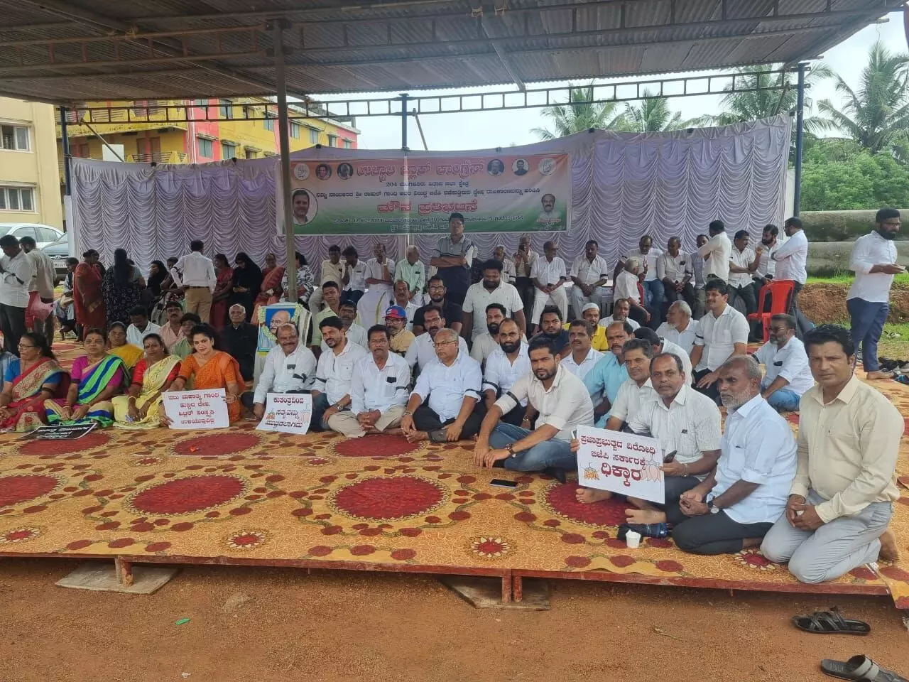 ಉಳ್ಳಾಲ: ಬಿಜೆಪಿಯ ದ್ವೇಷ ರಾಜಕಾರಣ ಖಂಡಿಸಿ ಕಾಂಗ್ರೆಸ್ ಮೌನ ಪ್ರತಿಭಟನೆ