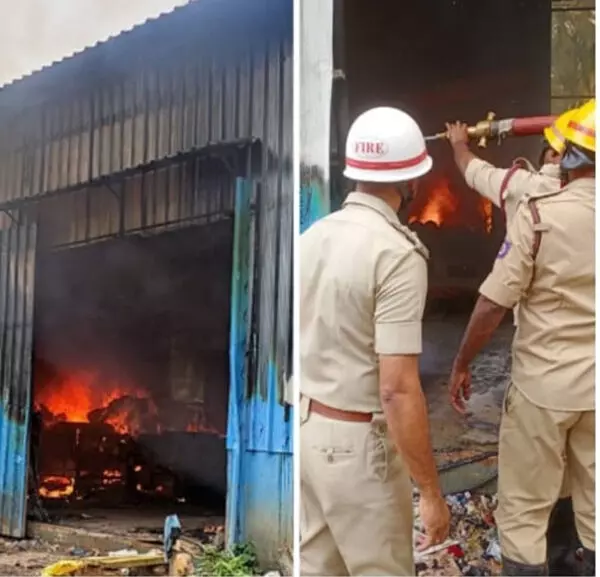 ಬಂಟ್ವಾಳ : ಹಾಸಿಗೆ, ತಲೆದಿಂಬು ತಯಾರಿಕಾ ಫ್ಯಾಕ್ಟರಿಗೆ ಬೆಂಕಿ; ಅಪಾರ ನಷ್ಟ ಬಂಟ್ವಾಳ : ಹಾಸಿಗೆ, ತಲೆದಿಂಬು ತಯಾರಿಕಾ ಫ್ಯಾಕ್ಟರಿಗೆ ಬೆಂಕಿ; ಅಪಾರ ನಷ್ಟ