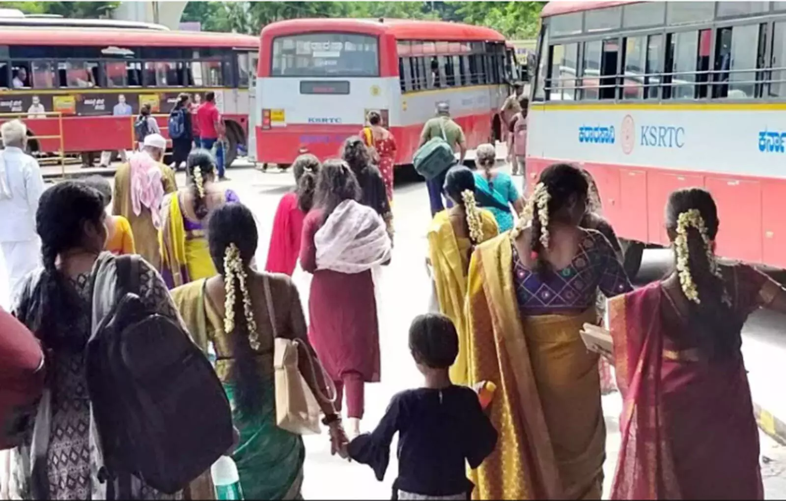 ಮಹಿಳೆ ಮತ್ತು ಚಲನಶೀಲತೆ: ಕರ್ನಾಟಕದ ಶಕ್ತಿ ಯೋಜನೆ ಕೇವಲ ಬಿಟ್ಟಿ ಸೌಲಭ್ಯ ಅಲ್ಲ