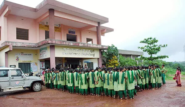 ಕೊಣಾಜೆ: ಬಾರ್ ತೆರವಿಗೆ ಒತ್ತಾಯಿಸಿ ವಿದ್ಯಾರ್ಥಿಗಳಿಂದ ಬಾಳೆಪುಣಿ ಪಂಚಾಯತ್‌ಗೆ ಮುತ್ತಿಗೆ