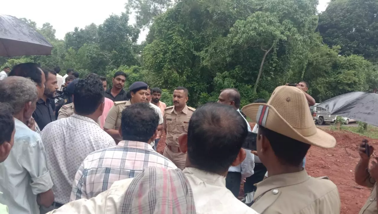 ಬೆಳ್ತಂಗಡಿ: ಕೊರಗಜ್ಜನ ಗುಡಿಗೆ ಬೆಂಕಿಯಿಟ್ಟ ಪ್ರಕರಣ; ಓರ್ವ ಸೆರೆ ಬೆಳ್ತಂಗಡಿ: ಕೊರಗಜ್ಜನ ಗುಡಿಗೆ ಬೆಂಕಿಯಿಟ್ಟ ಪ್ರಕರಣ; ಓರ್ವ ಸೆರೆ