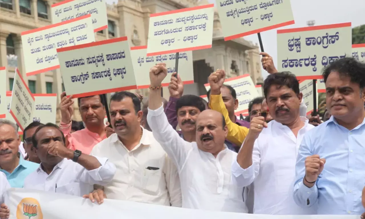 ರಾಜ್ಯ ಸರ್ಕಾರದ ವಿರುದ್ದ ಬಿಜೆಪಿ ಪ್ರತಿಭಟನೆ: ರಾಜ್ಯಪಾಲರಿಗೆ ಮನವಿ