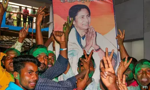 ಪಶ್ಚಿಮ ಬಂಗಾಳ ಗ್ರಾಮೀಣ ಚುನಾವಣೆ; ವಿಜಯೋತ್ಸವ ಆಚರಿಸುತ್ತಿರುವ ತೃಣಮೂಲ ಕಾಂಗ್ರೆಸ್