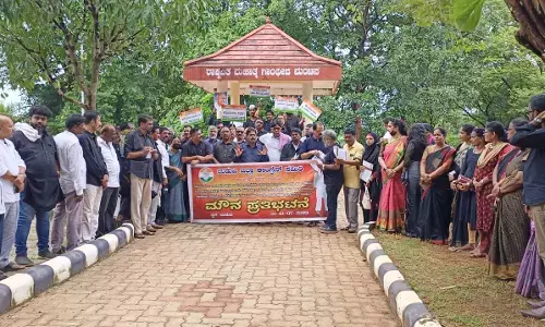 ಉಡುಪಿ: ಕೇಂದ್ರ ಸರಕಾರದ ವಿರುದ್ಧ ಕಾಂಗ್ರೆಸ್ ಮೌನ ಪ್ರತಿಭಟನೆ