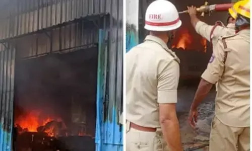 ಬಂಟ್ವಾಳ : ಹಾಸಿಗೆ, ತಲೆದಿಂಬು ತಯಾರಿಕಾ ಫ್ಯಾಕ್ಟರಿಗೆ ಬೆಂಕಿ; ಅಪಾರ ನಷ್ಟ