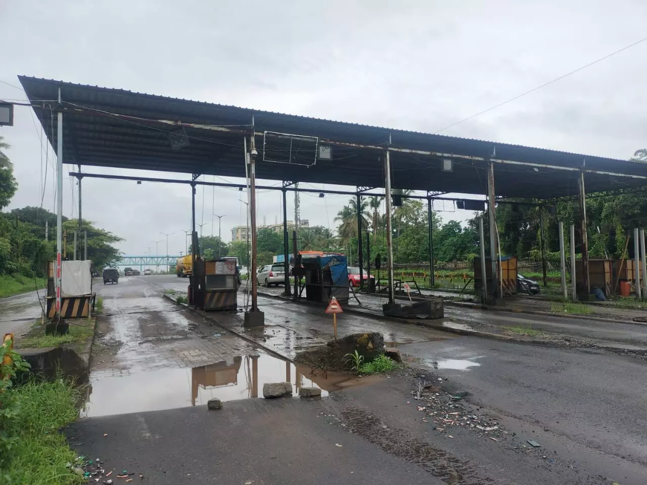 ನಿರುಪಯೋಗಿ ಸುರತ್ಕಲ್ ಟೋಲ್ ಬೂತ್ ತೆರವುಗೊಳಿಸಿ, ಹೆದ್ದಾರಿ ಗುಂಡಿಗಳನ್ನು ಮುಚ್ಚಿಸಿ: ಹೋರಾಟ ಸಮಿತಿ