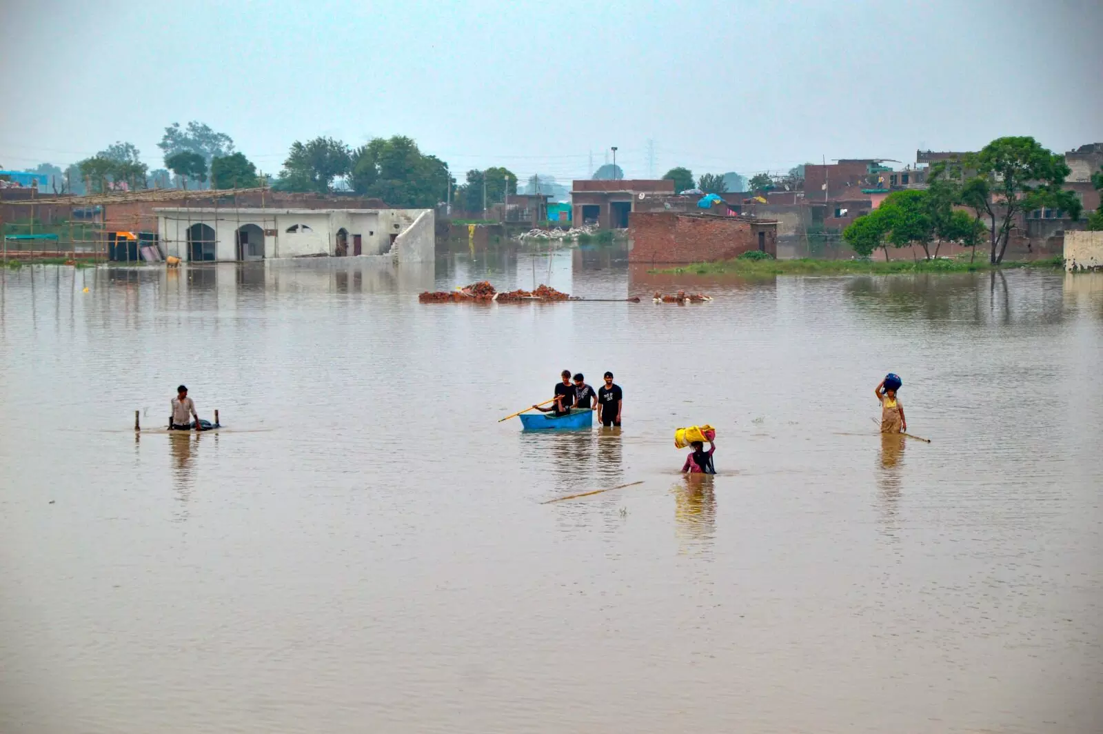 ಅಸ್ಸಾಂನಲ್ಲಿ ತೀವ್ರಗೊಂಡ ನೆರೆ: 17 ಜಿಲ್ಲೆಗಳ 67,000 ಜನರು ಸಂತ್ರಸ್ತ ಅಸ್ಸಾಂನಲ್ಲಿ ತೀವ್ರಗೊಂಡ ನೆರೆ: 17 ಜಿಲ್ಲೆಗಳ 67,000 ಜನರು ಸಂತ್ರಸ್ತ