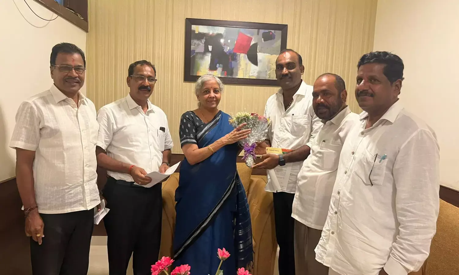 ಉಡುಪಿ: ಮೀನುಗಾರರ, ನೇಕಾರರ ನಿಯೋಗದಿಂದ ಕೇಂದ್ರ ವಿತ್ತ ಸಚಿವೆ ನಿರ್ಮಲಾ ಸೀತಾರಾಮನ್ ಭೇಟಿ