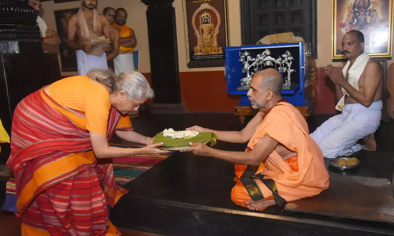 ಉಡುಪಿ: ಶ್ರೀಕೃಷ್ಣ ಮಠಕ್ಕೆ ಭೇಟಿ ನೀಡಿದ ನಿರ್ಮಲಾ ಸೀತಾರಾಮನ್