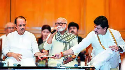 ಮಹಾರಾಷ್ಟ್ರ ಚದುರಂಗದಾಟ: ಆರು ಪ್ರಮುಖ ಖಾತೆಗಳನ್ನು ಕಳೆದುಕೊಂಡ ಬಿಜೆಪಿ ಮಹಾರಾಷ್ಟ್ರ ಚದುರಂಗದಾಟ: ಆರು ಪ್ರಮುಖ ಖಾತೆಗಳನ್ನು ಕಳೆದುಕೊಂಡ ಬಿಜೆಪಿ