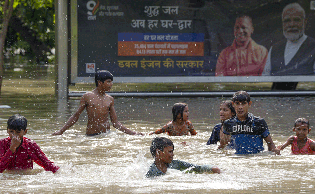 ಪ್ರವಾಹಪೀಡಿತ ಪ್ರದೇಶಗಳಲ್ಲಿ ಸೆಲ್ಫಿ ತೆಗೆದುಕೊಳ್ಳುವುದು, ಈಜುವುದು ಮಾಡಬೇಡಿ: ದಿಲ್ಲಿ ನಿವಾಸಿಗಳಿಗೆ ಕೇಜ್ರಿವಾಲ್ ಮನವಿ