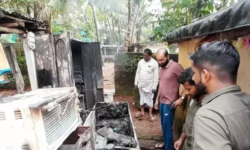 ಭಟ್ಕಳ: ಶಾರ್ಟ್ ಸರ್ಕ್ಯೂಟ್‌ನಿಂದ ಮನೆಯಲ್ಲಿ ಬೆಂಕಿ; ಎಲೆಕ್ಟ್ರಾನಿಕ್ಸ್ ವಸ್ತುಗಳು ಬೆಂಕಿಗಾಹುತಿ