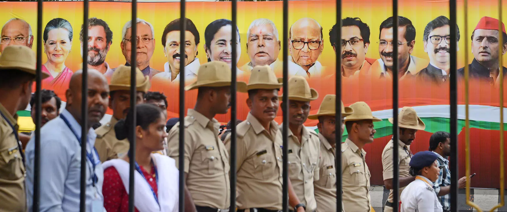 ಬೆಂಗಳೂರಿನಲ್ಲಿ ವಿರೋಧ ಪಕ್ಷಗಳ ನಾಯಕರ ಶಕ್ತಿ ಪ್ರದರ್ಶನ