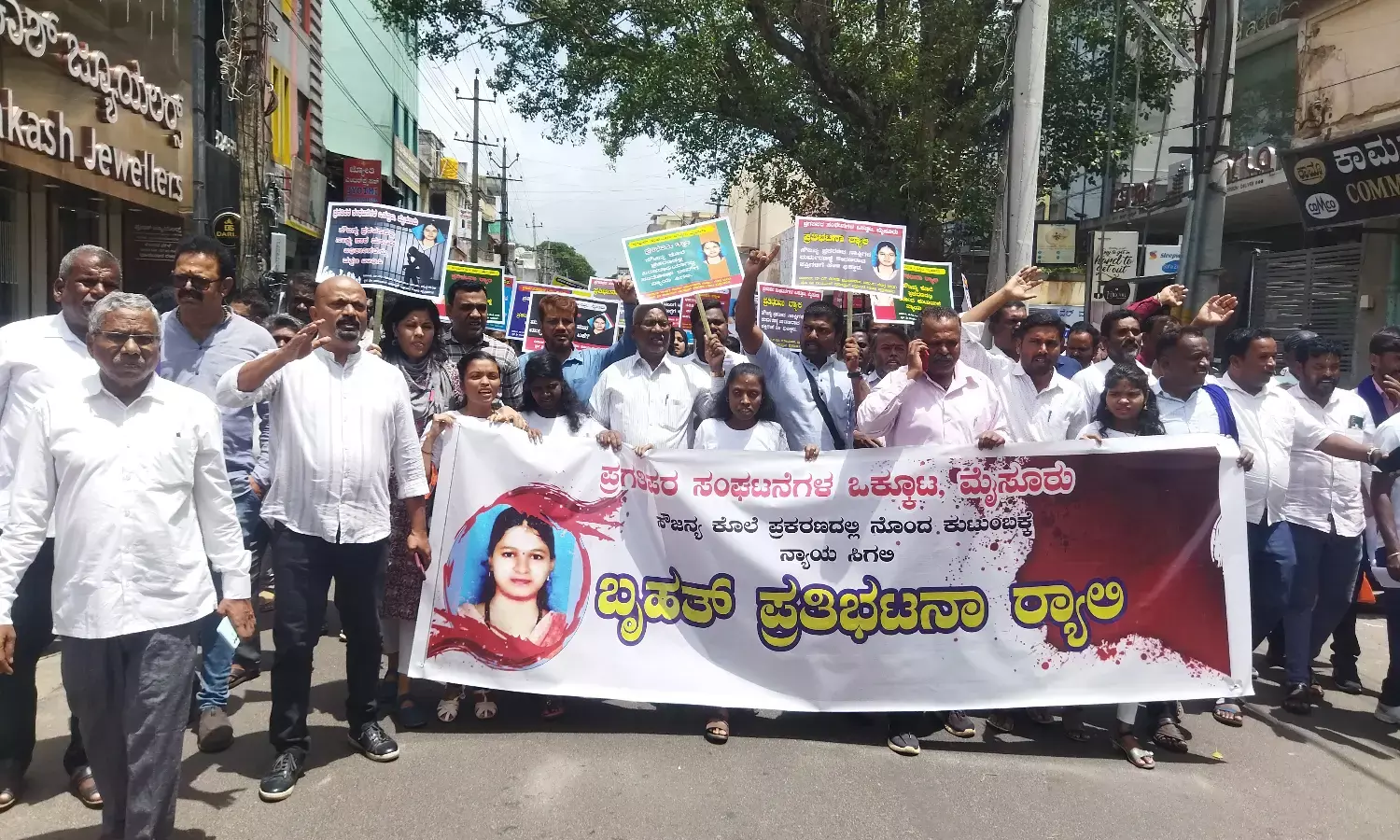 ನನ್ನ ಮಗಳಿಗೆ ಆದಂತಹ ಘಟನೆ ಬೇರೆ ಹೆಣ್ಣು ಮಕ್ಕಳಿಗೆ ಆಗಬಾರದು: ಸೌಜನ್ಯಳ ತಾಯಿ ಕಣ್ಣೀರು