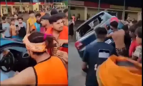 ಮುಸ್ಲಿಮನೆಂದು ಭಾವಿಸಿ ಕಾರಿನಿಂದ ಹೊರಗೆಳೆದು ಆರೆಸ್ಸೆಸ್ ಸದಸ್ಯನ ಮೇಲೆ ಹಲ್ಲೆಗೈದ ಕನ್ವರಿಯಾಗಳು