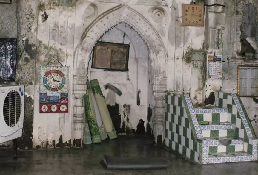 800 ವರ್ಷ ಹಳೆಯ ಮಸೀದಿಯಲ್ಲಿ ನಮಾಝ್‌ ನಿರ್ಬಂಧಿಸಿದ ಜಿಲ್ಲಾಧಿಕಾರಿ ಆದೇಶಕ್ಕೆ ಬಾಂಬೆ ಹೈಕೋರ್ಟ್‌ ತಡೆಯಾಜ್ಞೆ