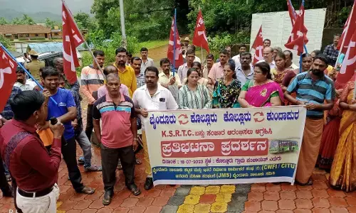 ಕೊಲ್ಲೂರು: ಸರಕಾರಿ ಬಸ್ ಓಡಿಸುವಂತೆ ಆಗ್ರಹಿಸಿ ಧರಣಿ