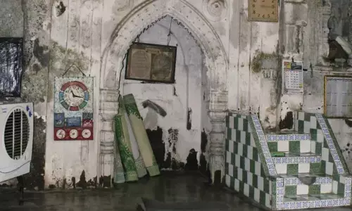 800 ವರ್ಷ ಹಳೆಯ ಮಸೀದಿಯಲ್ಲಿ ನಮಾಝ್‌ ನಿರ್ಬಂಧಿಸಿದ ಜಿಲ್ಲಾಧಿಕಾರಿ ಆದೇಶಕ್ಕೆ ಬಾಂಬೆ ಹೈಕೋರ್ಟ್‌ ತಡೆಯಾಜ್ಞೆ