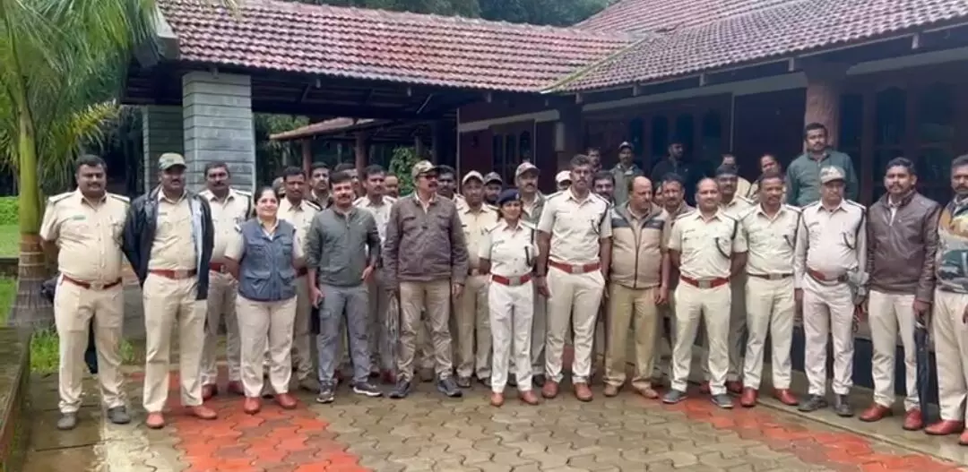 ಸಕಲೇಶಪುರ | ರಕ್ಷಿತಾರಣ್ಯದಲ್ಲಿ ಅಕ್ರಮ ರೆಸಾರ್ಟ್ ನಿರ್ಮಾಣ ಆರೋಪ; ಅರಣ್ಯ ಅಧಿಕಾರಿಗಳ ದಾಳಿ, ರೆಸಾರ್ಟ್ ವಶಕ್ಕೆ ಸಕಲೇಶಪುರ | ರಕ್ಷಿತಾರಣ್ಯದಲ್ಲಿ ಅಕ್ರಮ ರೆಸಾರ್ಟ್ ನಿರ್ಮಾಣ ಆರೋಪ; ಅರಣ್ಯ ಅಧಿಕಾರಿಗಳ ದಾಳಿ, ರೆಸಾರ್ಟ್ ವಶಕ್ಕೆ