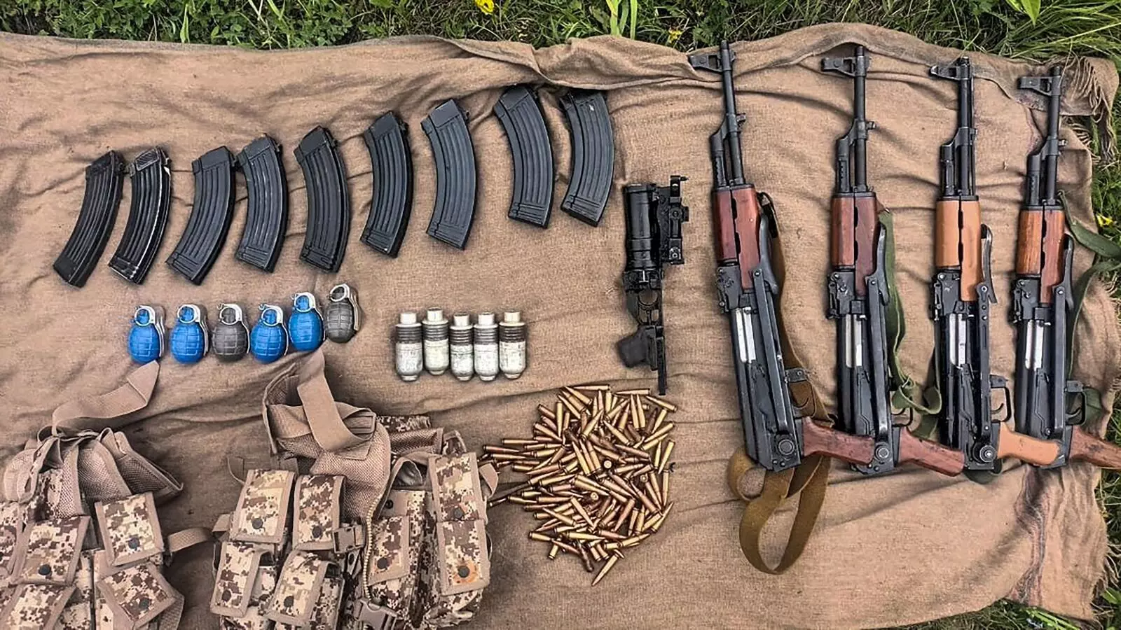 ಮಣಿಪುರದ ಘರ್ಷಣೆ ನಿರತ ಸಮದಾಯಗಳ ವಶದಲ್ಲಿ 6 ಲಕ್ಷ ಗುಂಡು: ಅಧಿಕಾರಿಗಳು ಮಣಿಪುರದ ಘರ್ಷಣೆ ನಿರತ ಸಮದಾಯಗಳ ವಶದಲ್ಲಿ 6 ಲಕ್ಷ ಗುಂಡು: ಅಧಿಕಾರಿಗಳು