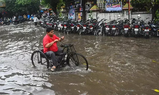 ಗುಜರಾತ್ ನಲ್ಲಿ ಭಾರೀ ಮಳೆ: ಹಲವು ಪ್ರದೇಶಗಳಲ್ಲಿ ಪ್ರವಾಹ, ಮುಳುಗಿದ ವಾಹನಗಳು