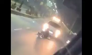 ರಸ್ತೆಯಲ್ಲಿ ಕುಳಿತಿದ್ದ ವ್ಯಕ್ತಿಯ ಮೇಲೆ ಹರಿದ ಕಾರು: ವೀಡಿಯೊ ವೈರಲ್‌ ಆದ ಬಳಿಕ ಆರೋಪಿ ಬಂಧನ