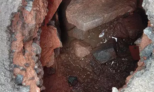 ಉಡುಪಿ ನಗರದ ಮುಖ್ಯ ರಸ್ತೆಯಲ್ಲಿ ಮೃತ್ಯುಕೂಪ !